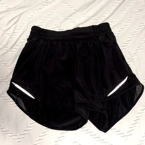 BLACK LULULEMON ATHLETICA SHORTS 🖤